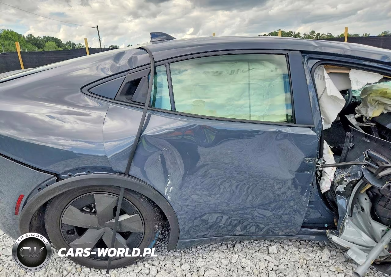 2025 Toyota Prius Le VIN:JTDACAAUXS3064079 - 10