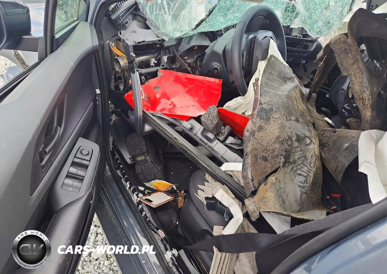 2025 Toyota Prius Le VIN:JTDACAAUXS3064079 - 8