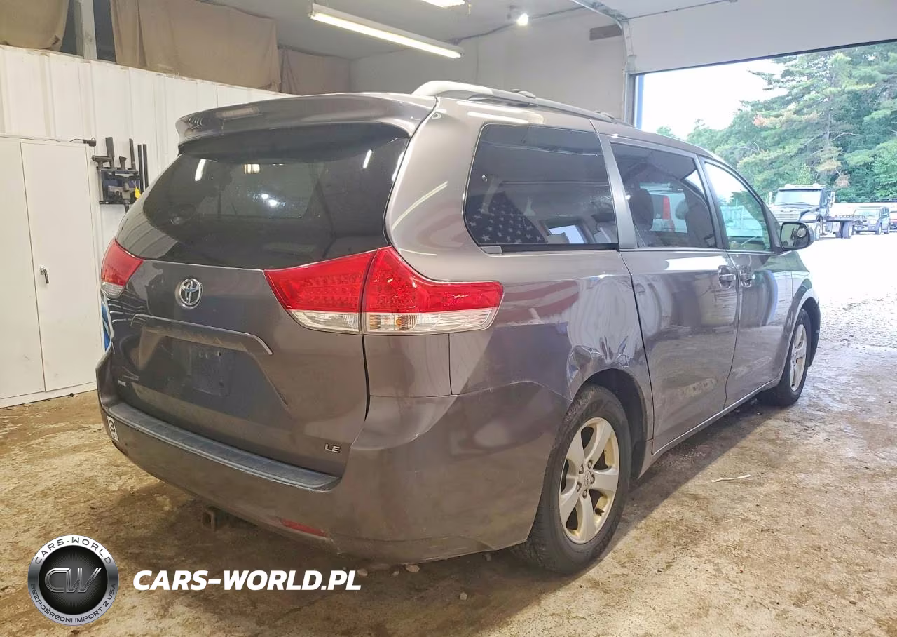 2011 Toyota Sienna Le VIN:5TDKK3DC4BS027386 - 3