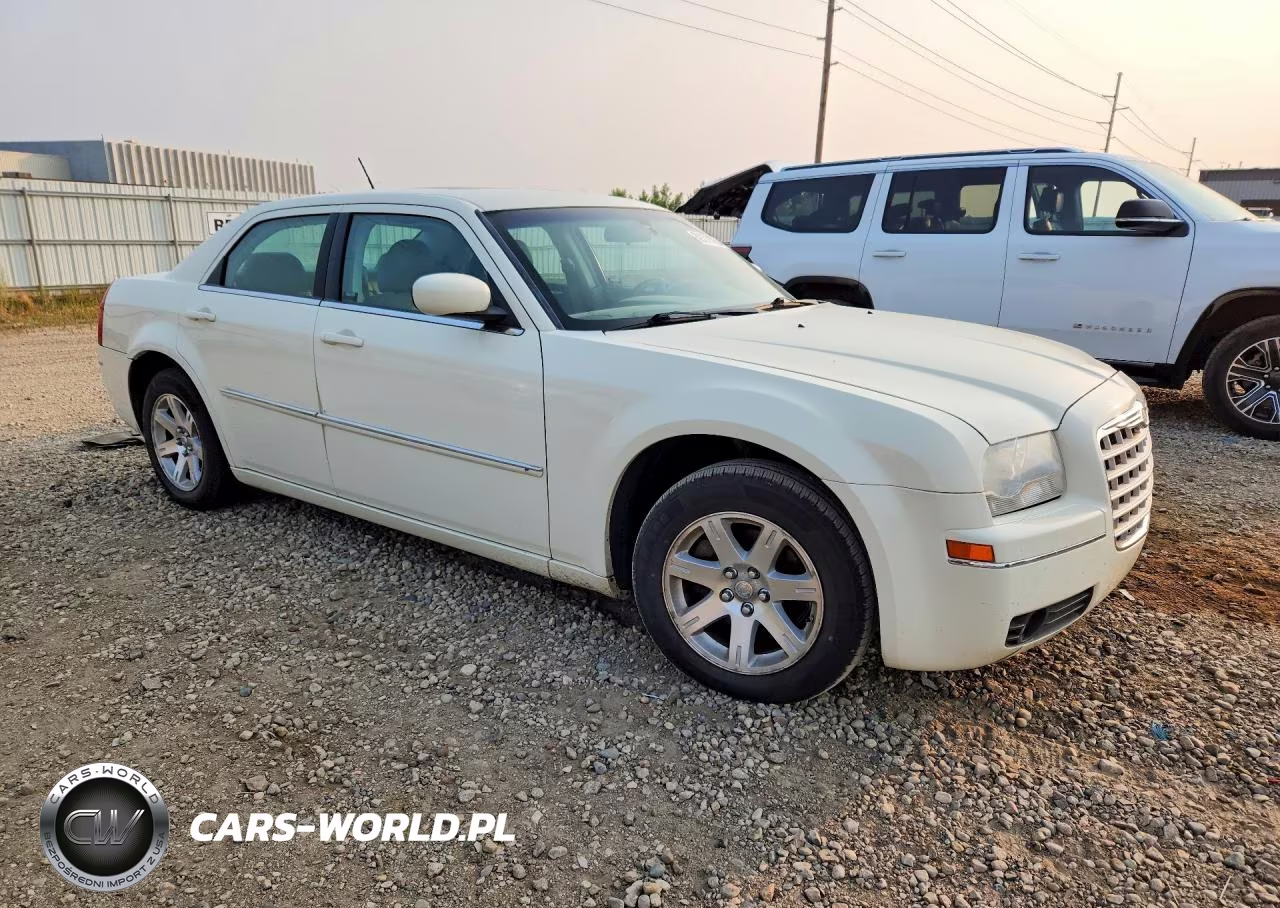 2008 Chrysler 300 Touring VIN:2C3KA53G68H131716 - 4