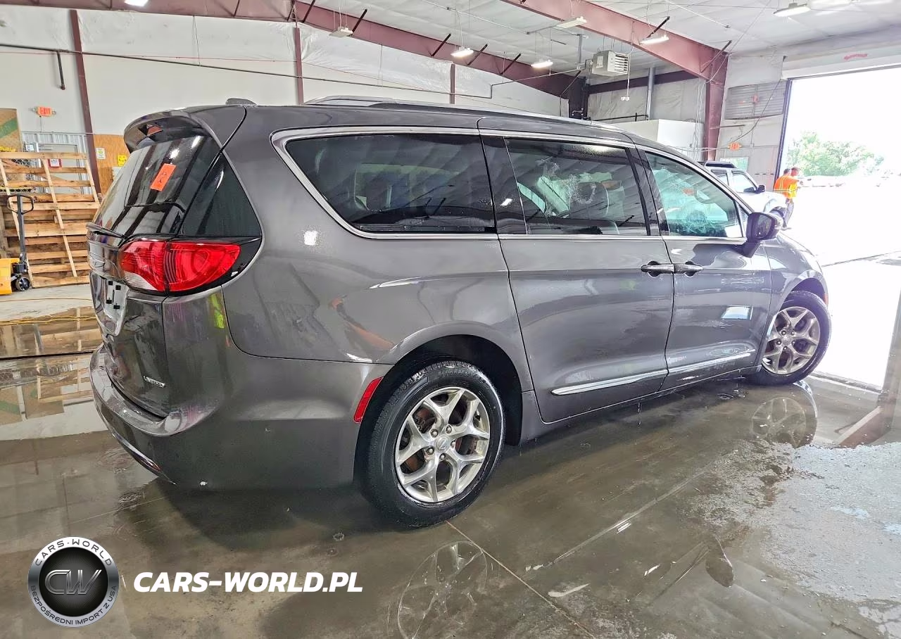 2017 Chrysler Pacifica Limited VIN:2C4RC1GG7HR754554 - 3