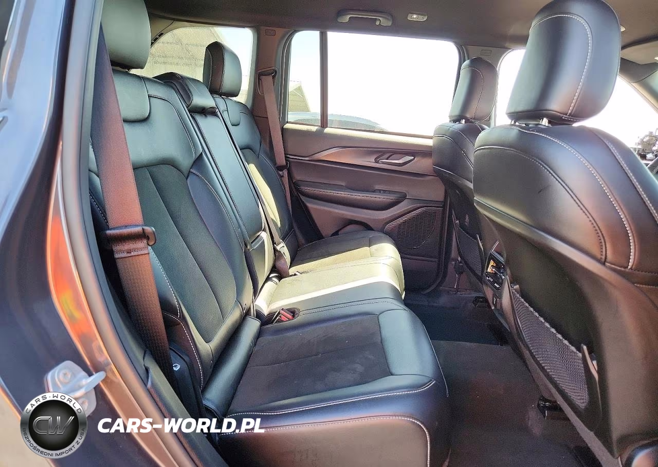2025 Jeep Grand Cherokee Laredo VIN:1C4RJHAG2SC319755 - 11
