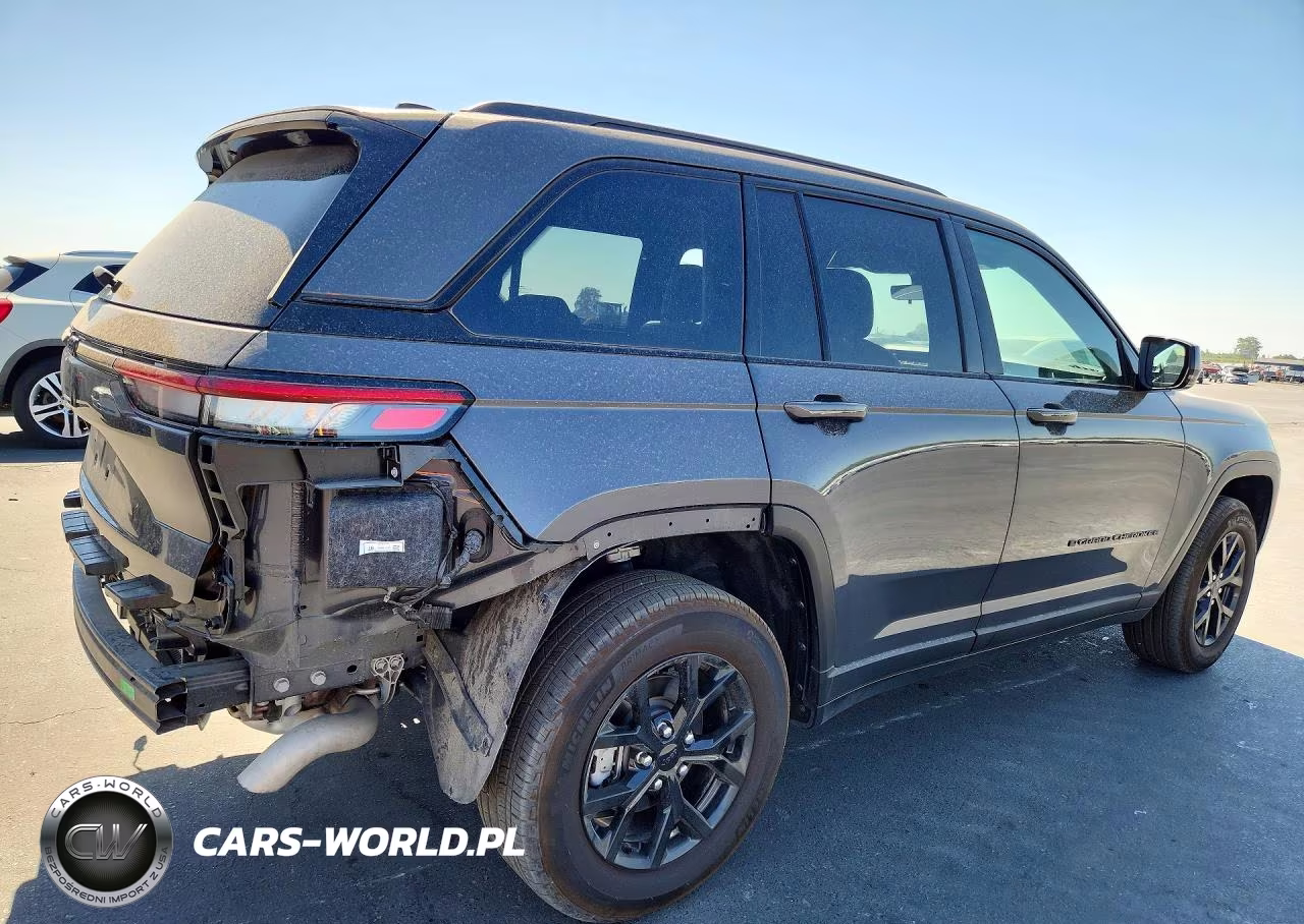 2025 Jeep Grand Cherokee Laredo VIN:1C4RJHAG2SC319755 - 3