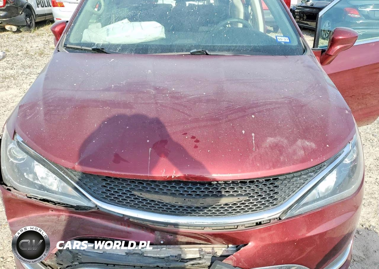 2018 Chrysler Pacifica Touring Plus VIN:2C4RC1FG9JR280114 - 12