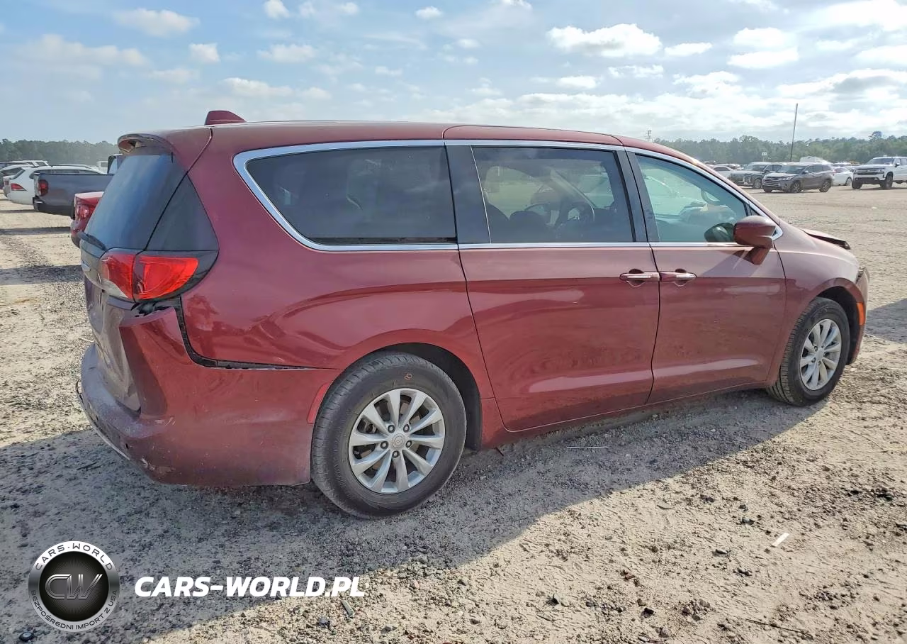 2018 Chrysler Pacifica Touring Plus VIN:2C4RC1FG9JR280114 - 3