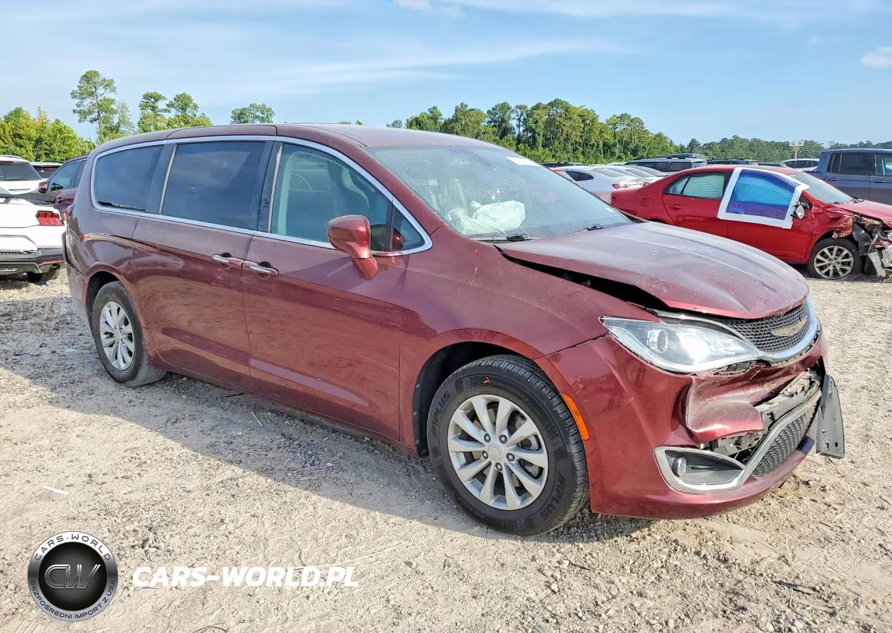 2018 Chrysler Pacifica Touring Plus VIN:2C4RC1FG9JR280114 - 4