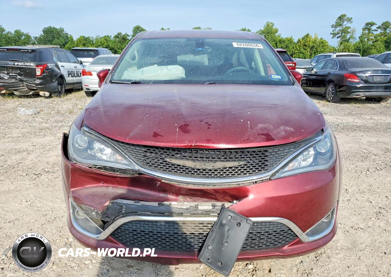 2018 Chrysler Pacifica Touring Plus VIN:2C4RC1FG9JR280114 - 5