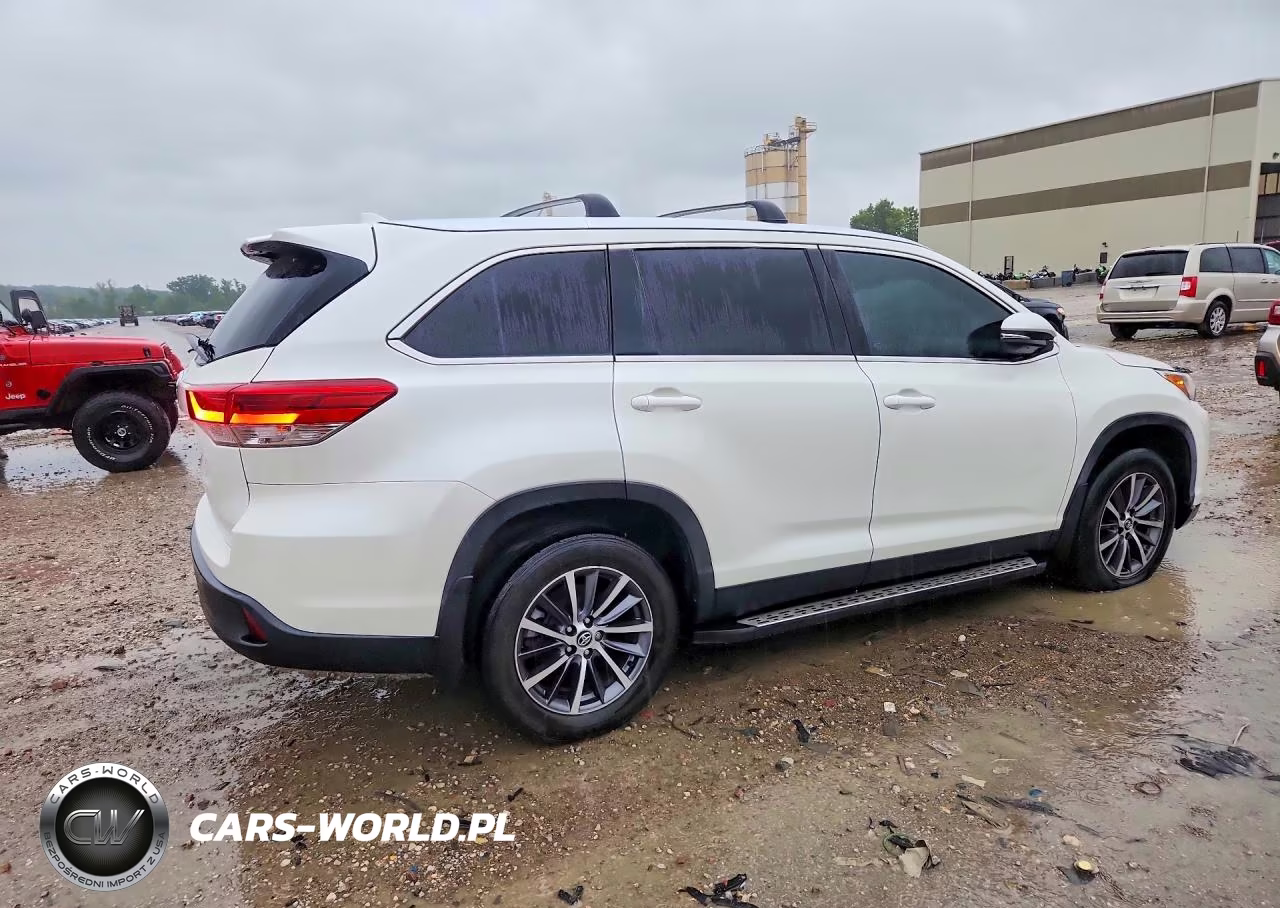 2019 Toyota Highlander Xle VIN:5TDKZRFH5KS572455 - 3