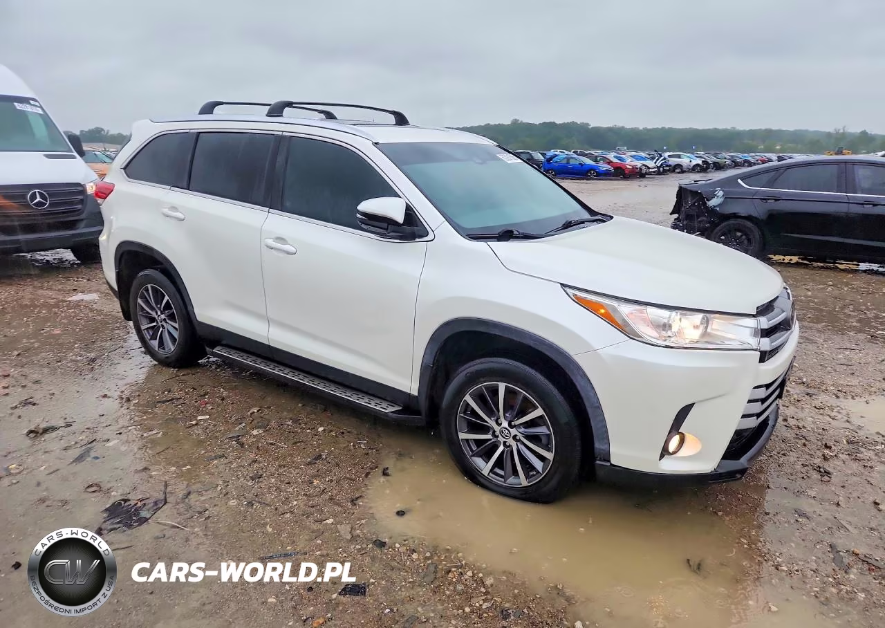 2019 Toyota Highlander Xle VIN:5TDKZRFH5KS572455 - 4