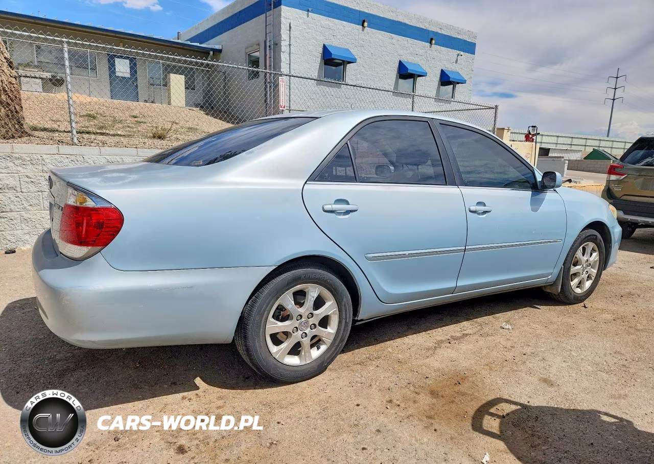2005 Toyota Camry Xle VIN:4T1BE30K45U971205 - 3