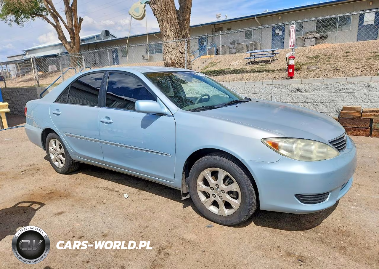 2005 Toyota Camry Xle VIN:4T1BE30K45U971205 - 4
