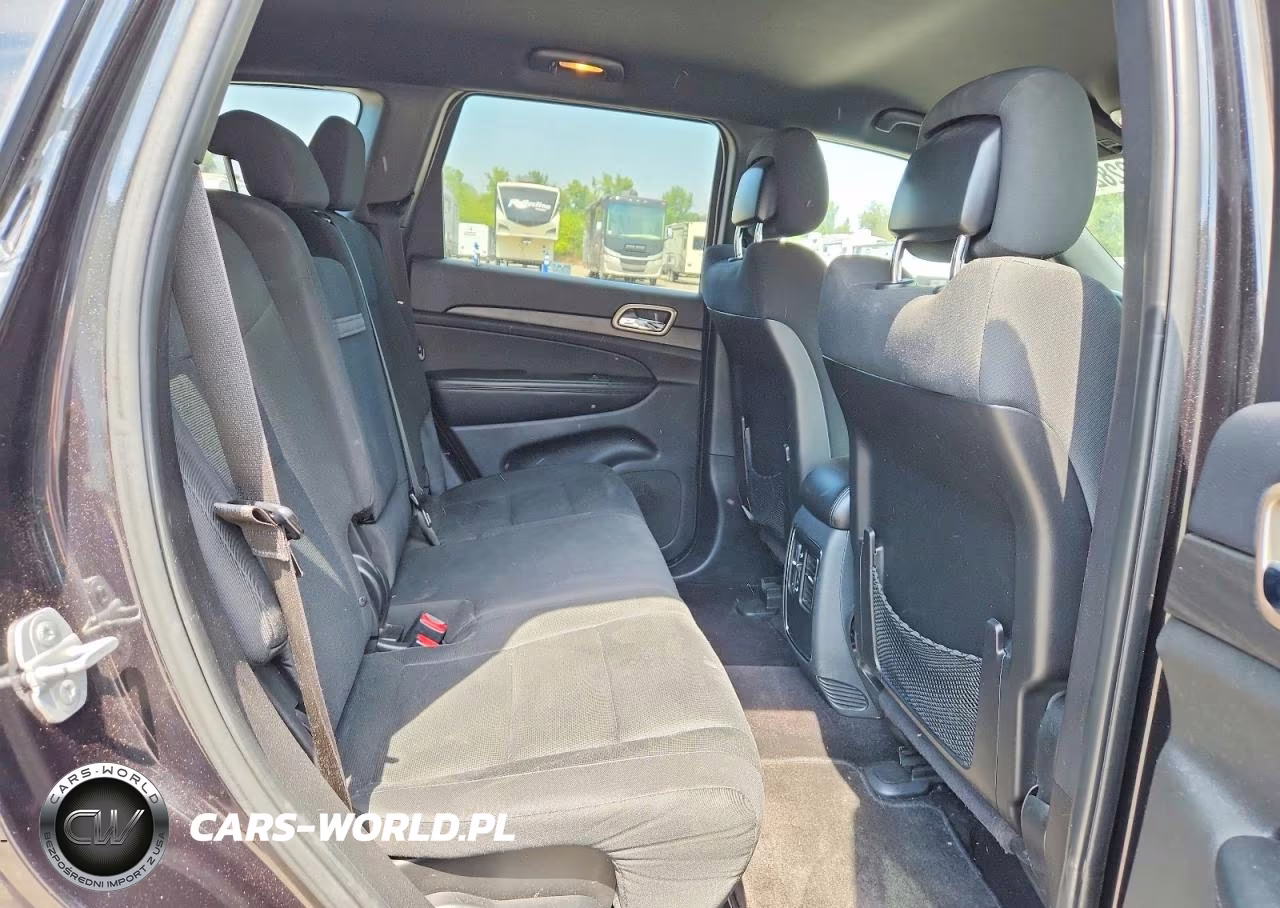 2015 Jeep Grand Cherokee Laredo VIN:1C4RJFAG8FC173694 - 10