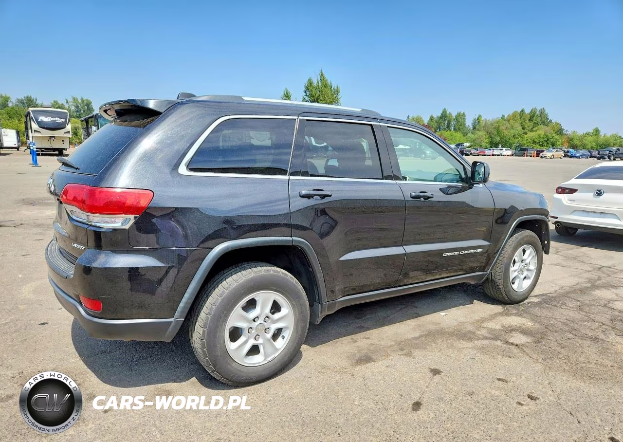 2015 Jeep Grand Cherokee Laredo VIN:1C4RJFAG8FC173694 - 3