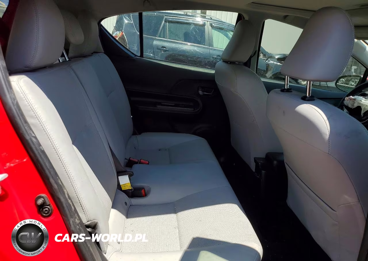 2018 Toyota Prius C Four VIN:JTDKDTB35J1601163 - 10