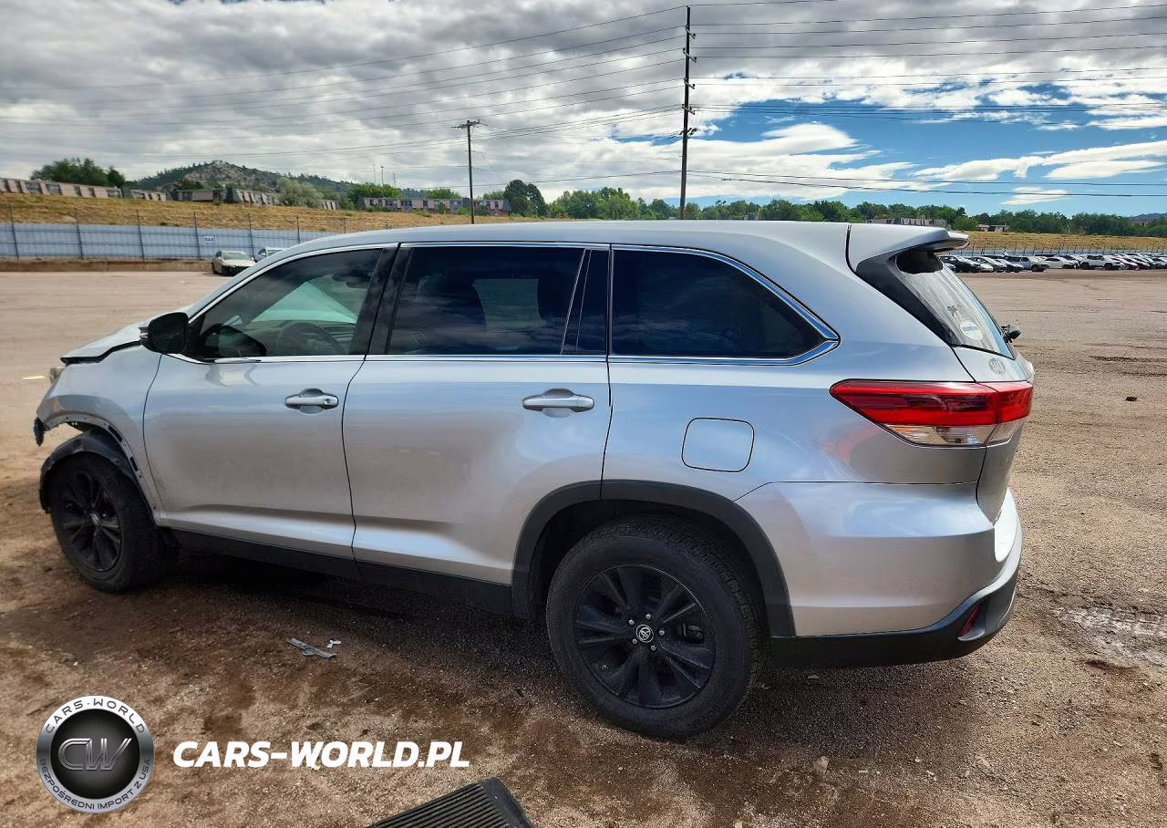 2019 Toyota Highlander Le VIN:5TDZARFH5KS050625 - 2