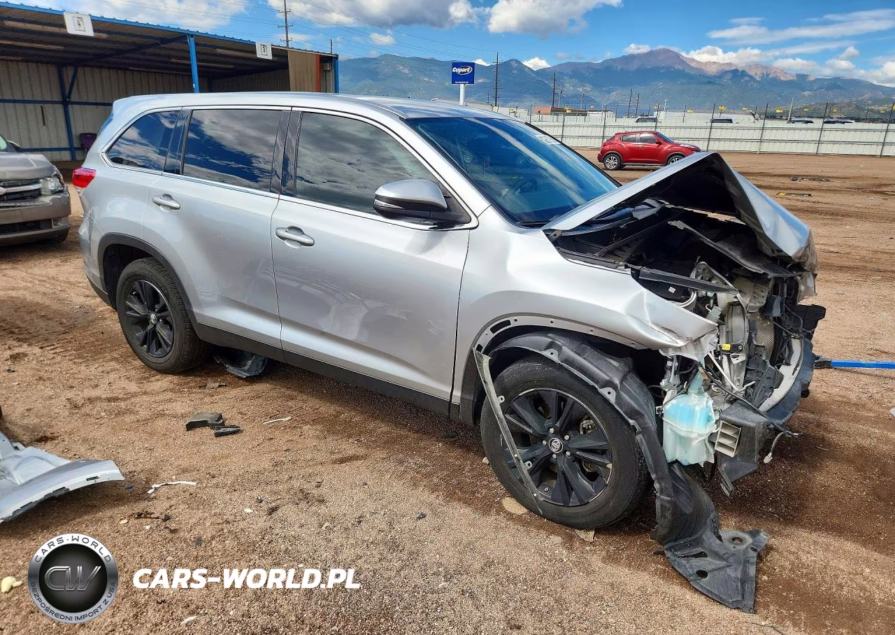 2019 Toyota Highlander Le VIN:5TDZARFH5KS050625 - 4