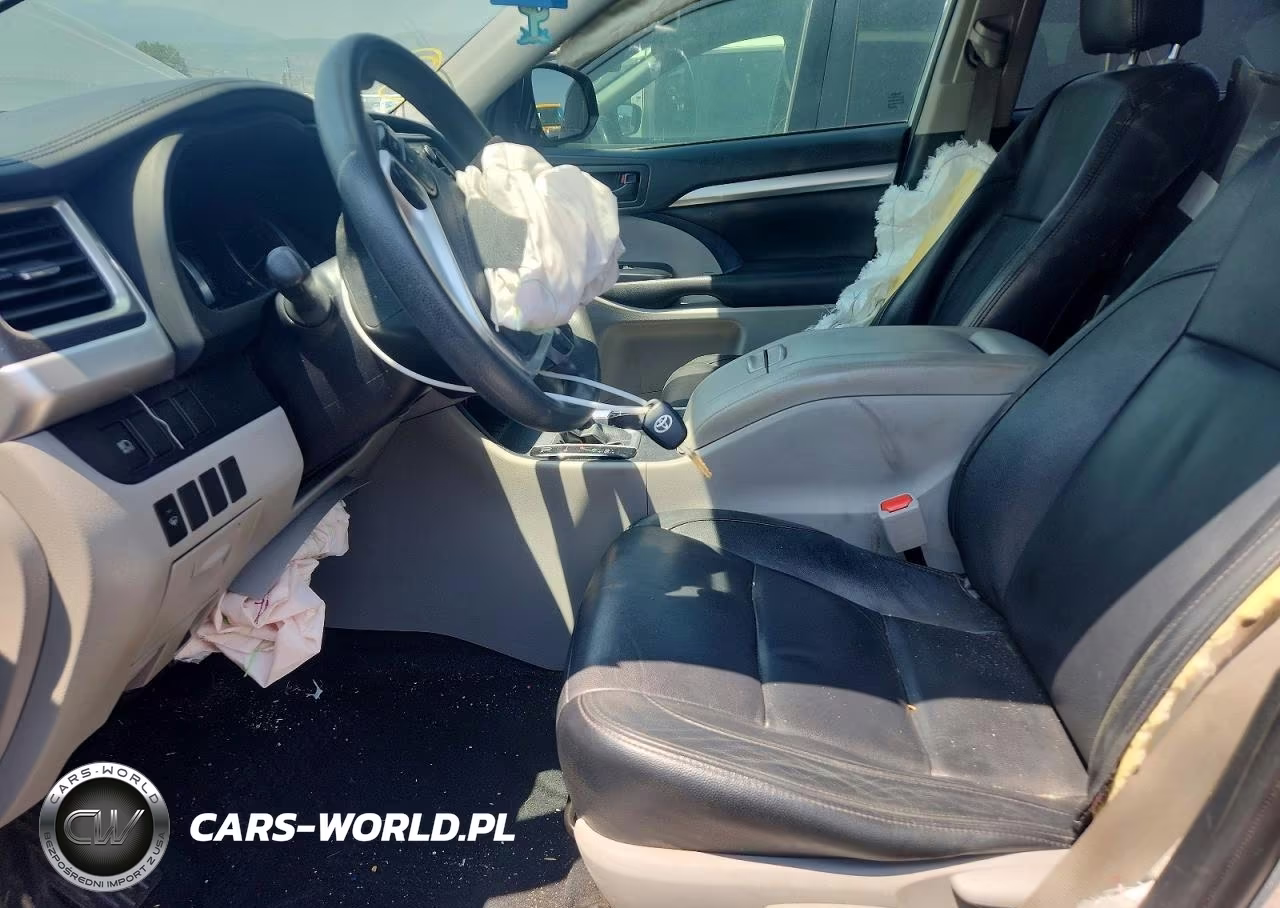 2019 Toyota Highlander Le VIN:5TDZARFH5KS050625 - 7