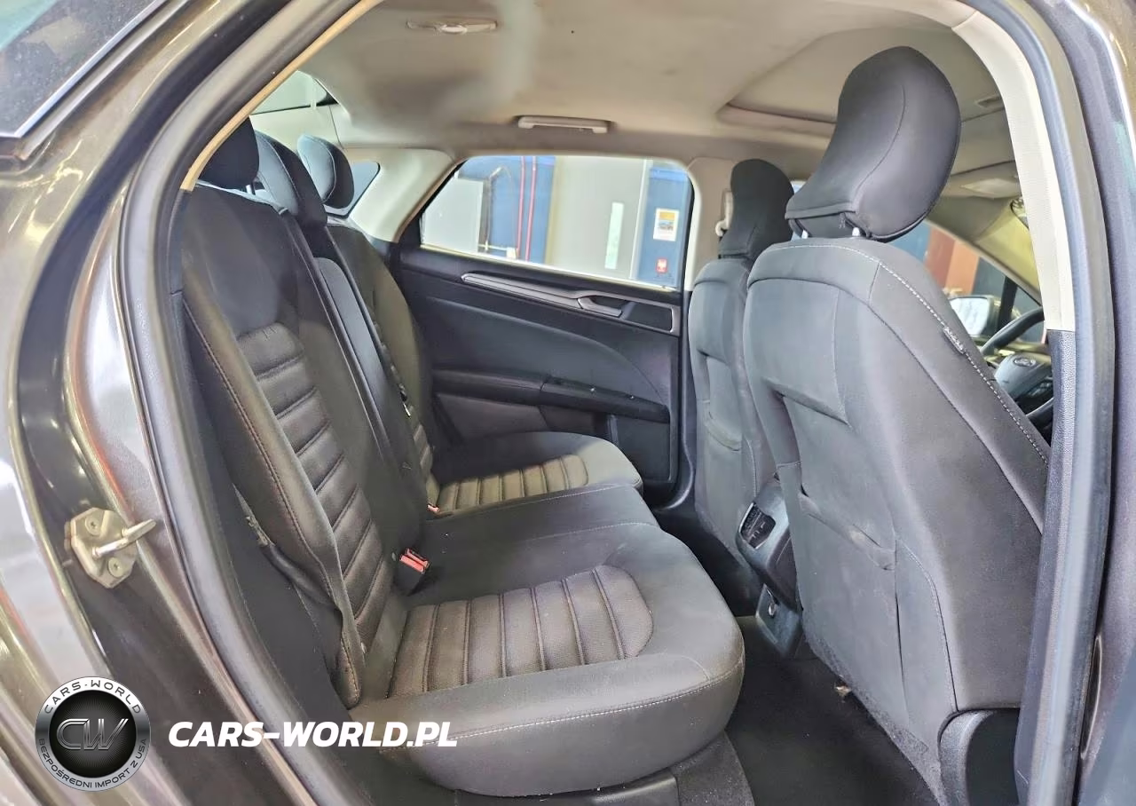 2017 Ford Fusion Se VIN:3FA6P0H71HR136632 - 10