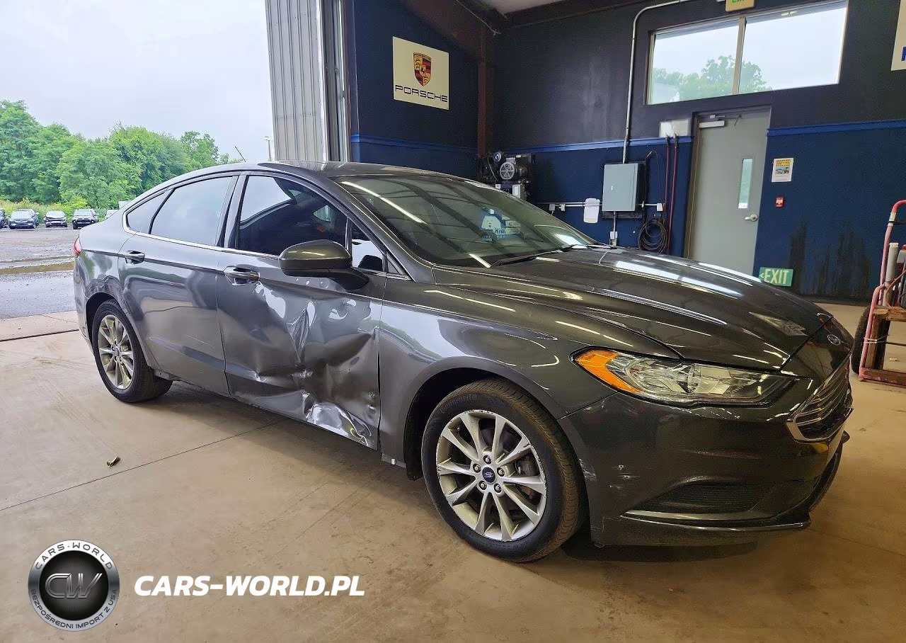 2017 Ford Fusion Se VIN:3FA6P0H71HR136632 - 4