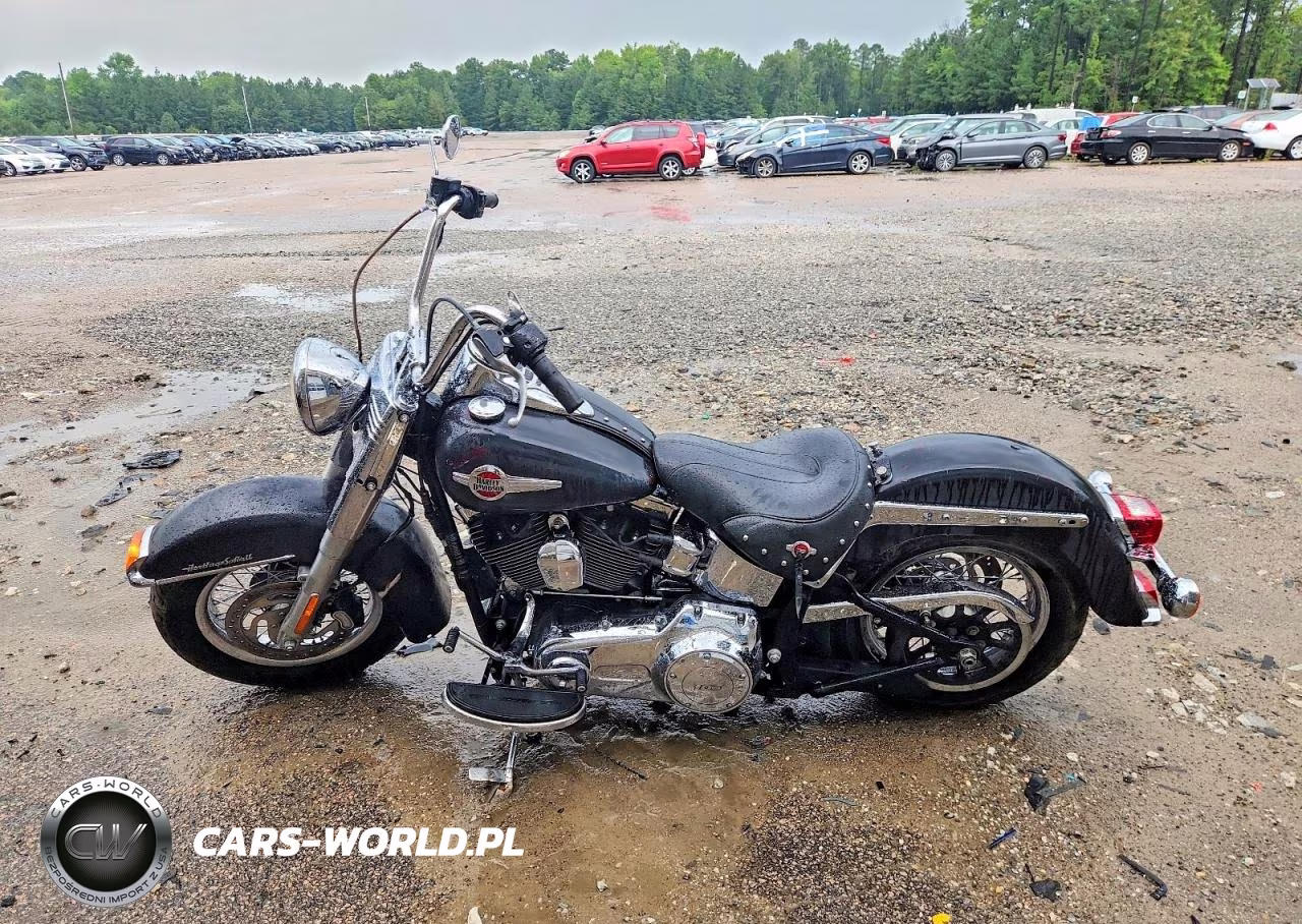 2017 Harley-Davidson Flstc Heritage Softail Classic VIN:1HD1BWV19HB034388 - 3