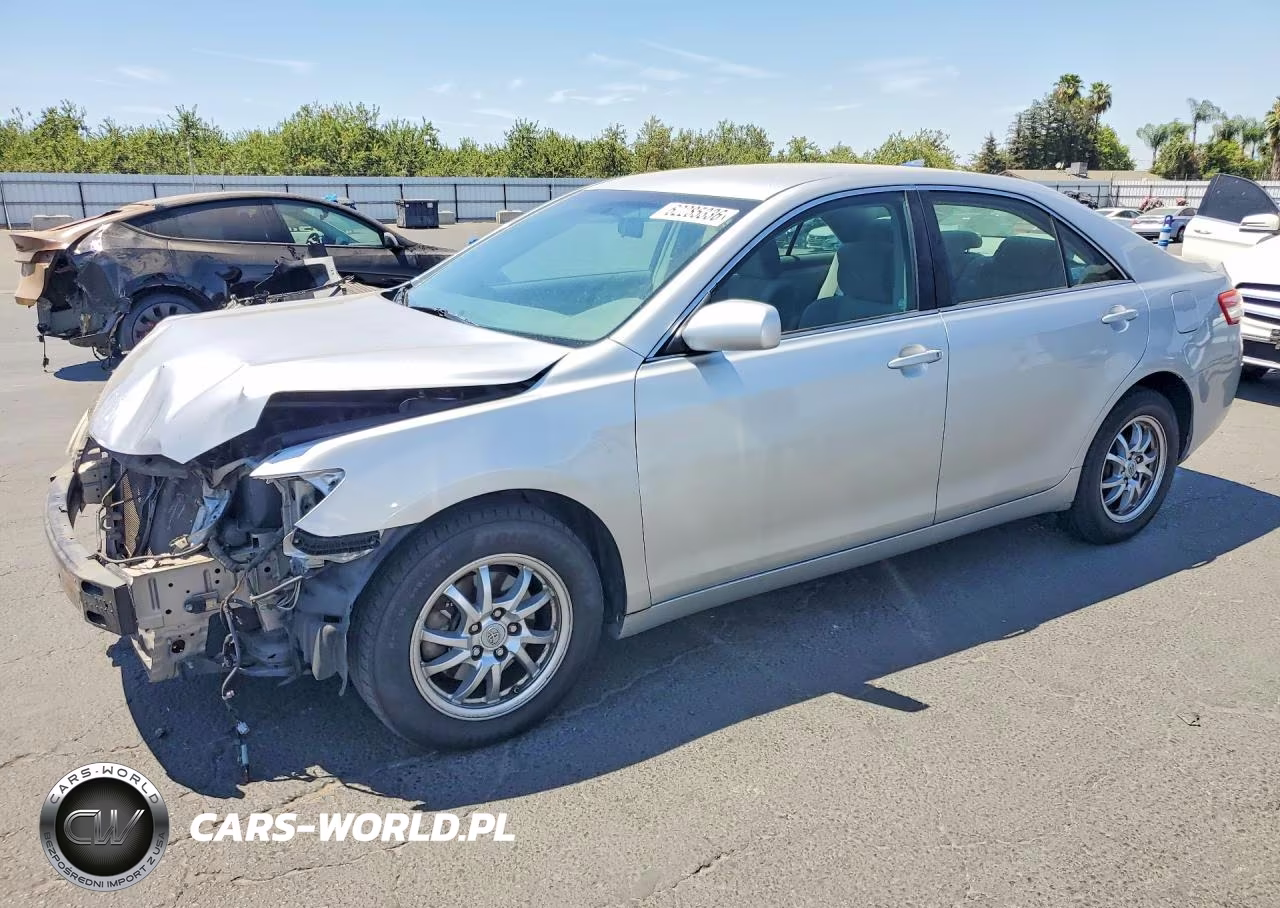 2011 Toyota Camry Le – zdjęcie 1 z 13