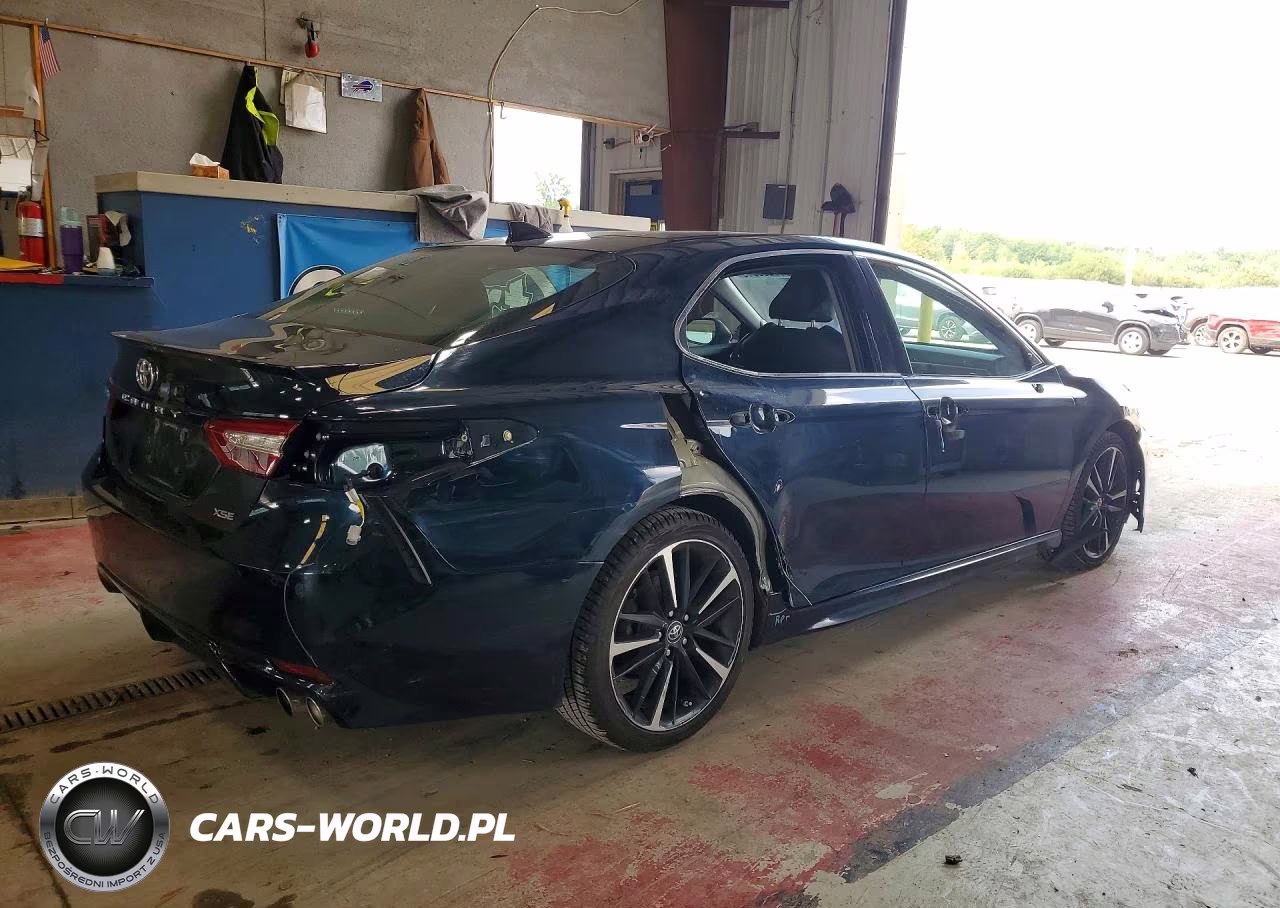 2018 Toyota Camry Xse VIN:4T1B61HK2JU667497 - 3