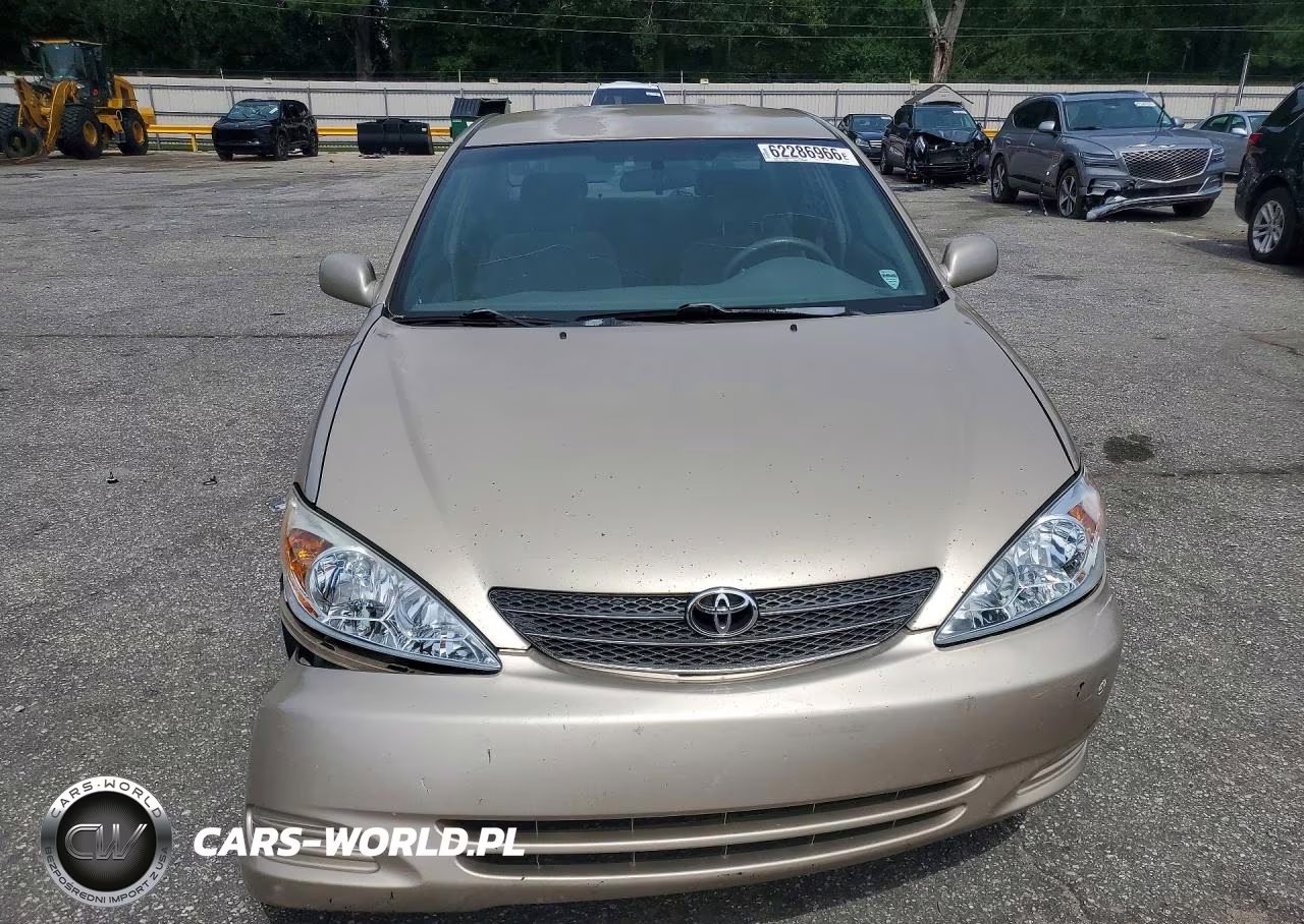 2002 Toyota Camry Le VIN:4T1BE32K82U081489 - 5