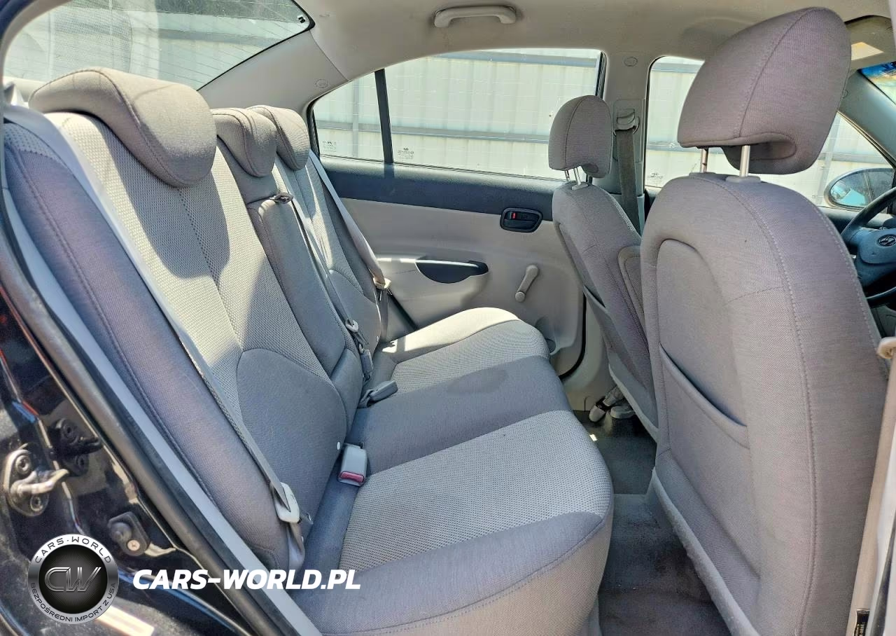 2007 Hyundai Accent Gls VIN:KMHCN46C77U086025 - 10