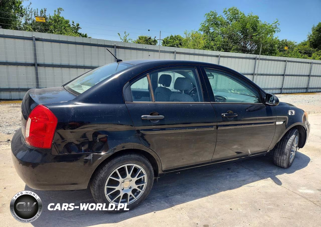 2007 Hyundai Accent Gls VIN:KMHCN46C77U086025 - 3