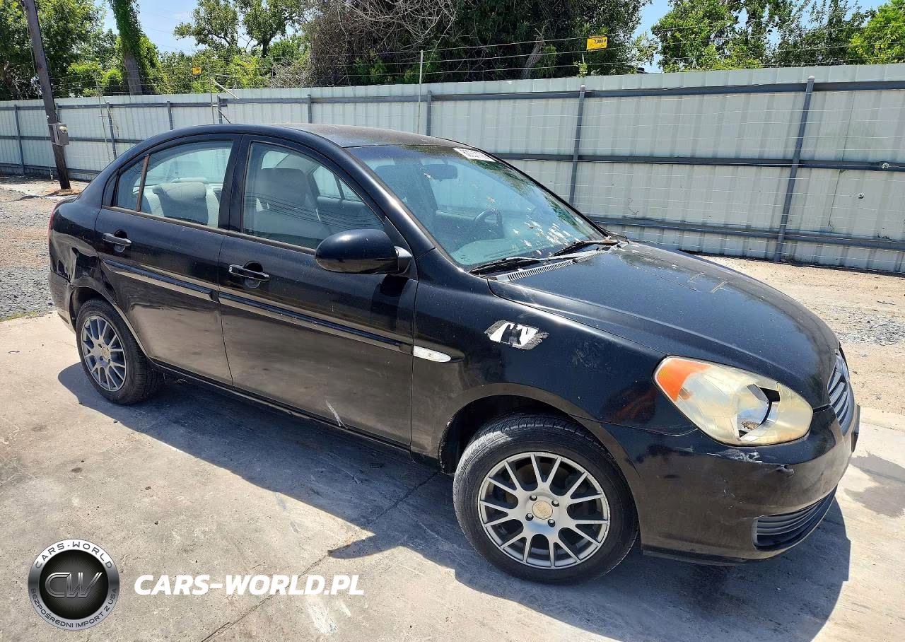 2007 Hyundai Accent Gls VIN:KMHCN46C77U086025 - 4