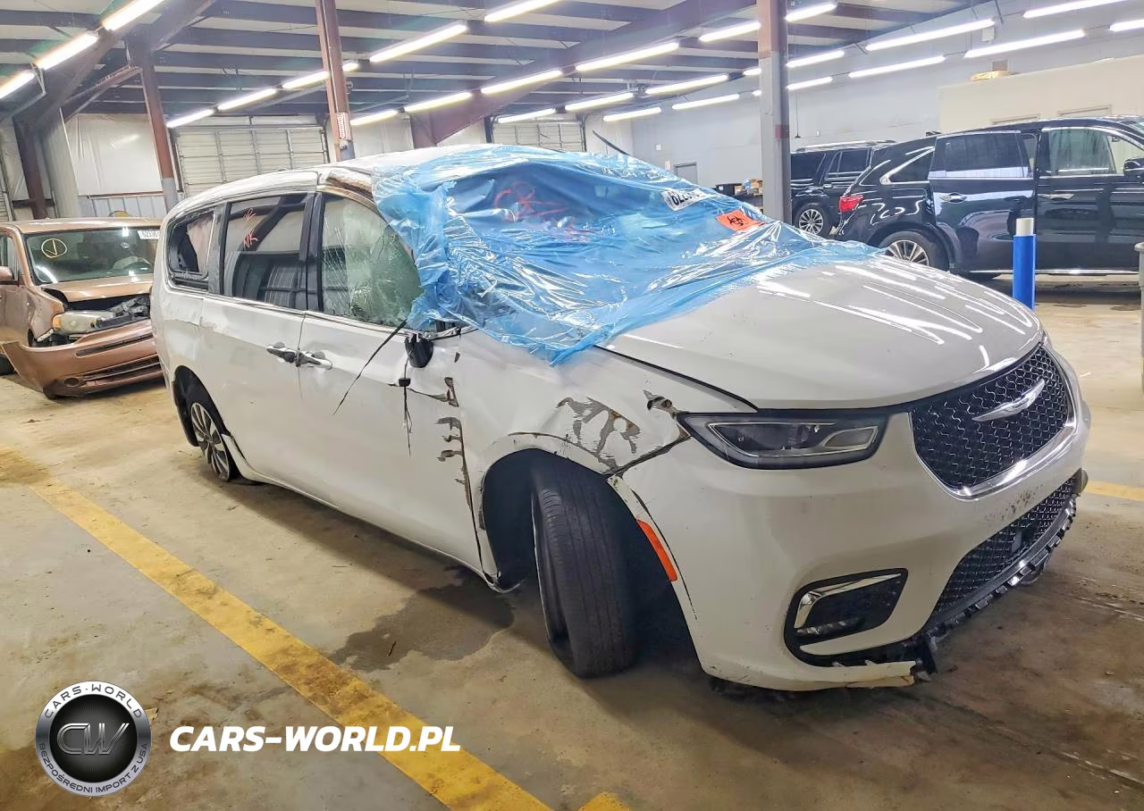 2025 Chrysler Pacifica Hybrid Select VIN:2C4RC1S78SR565524 - 4