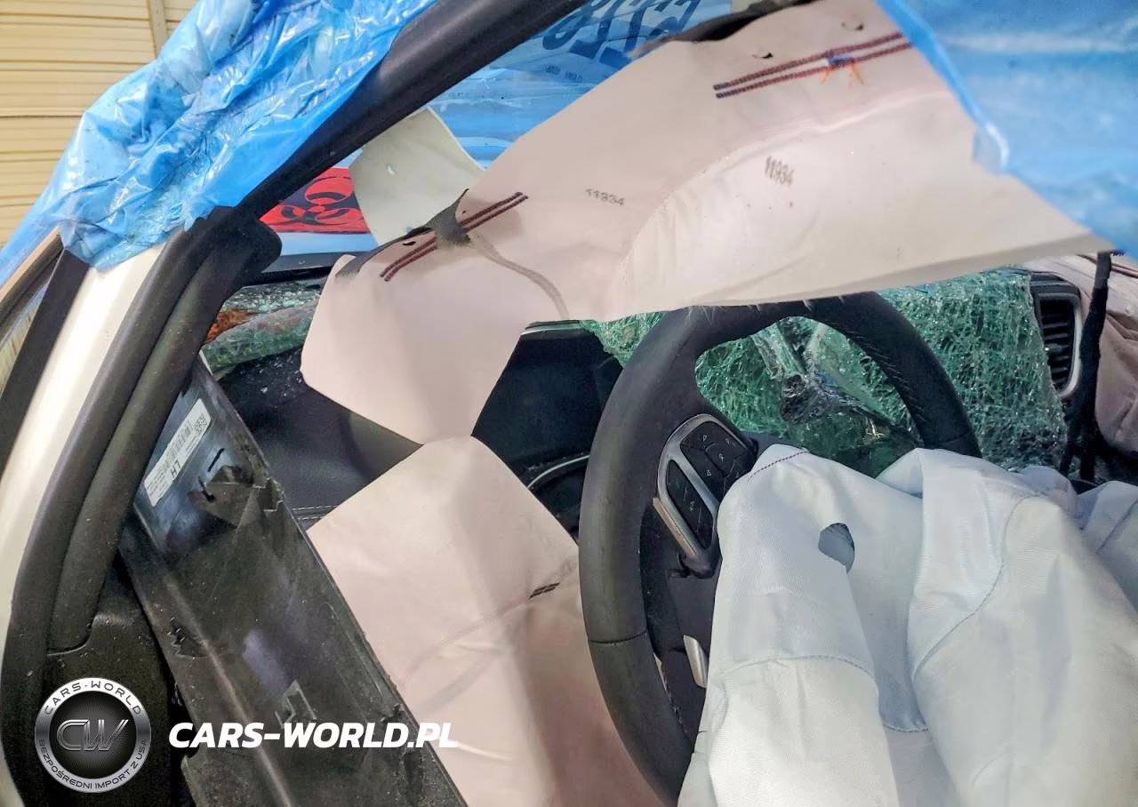 2025 Chrysler Pacifica Hybrid Select VIN:2C4RC1S78SR565524 - 9