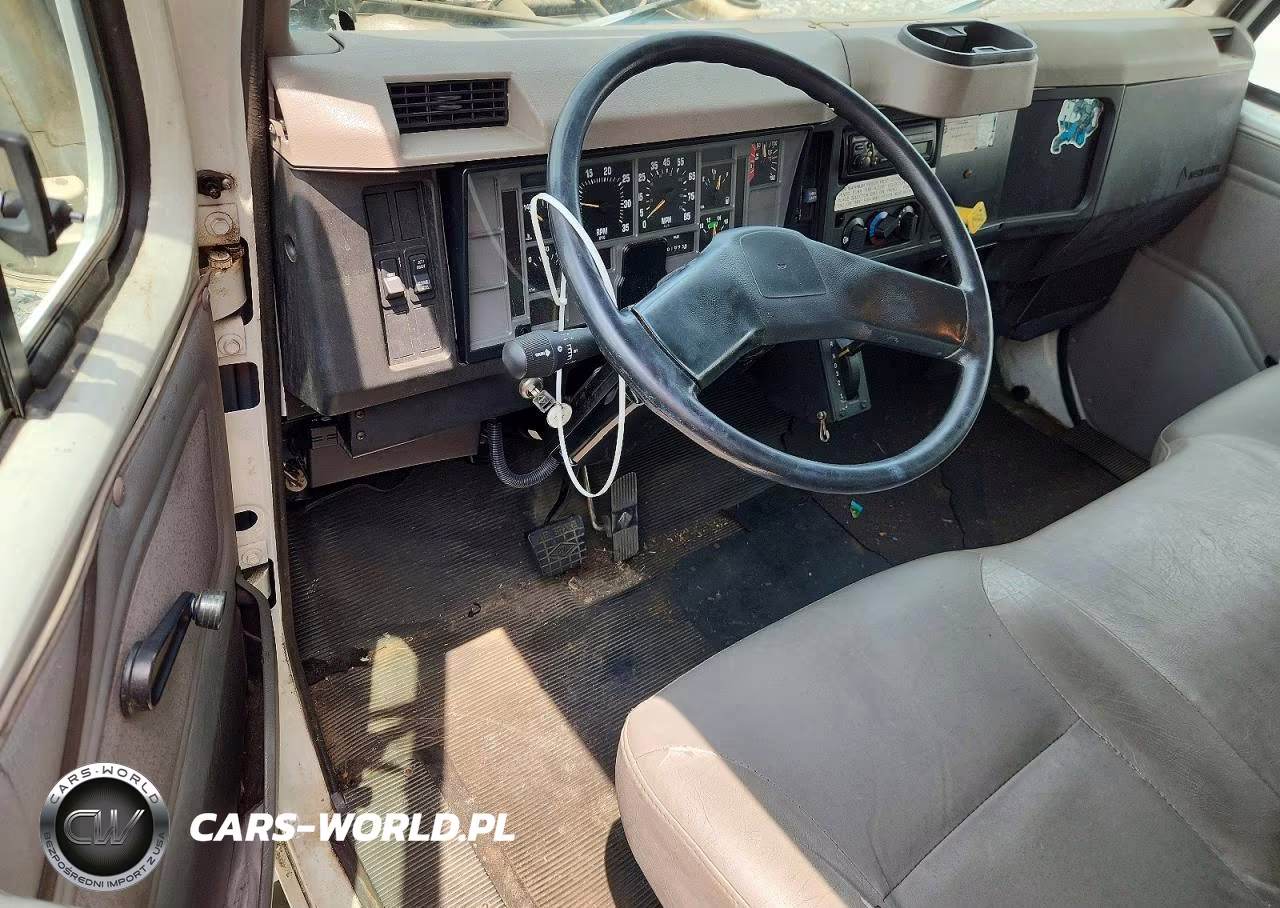 2002 International 4000 4700 - Box Truck VIN:1HTSCABN42H509028 - 8