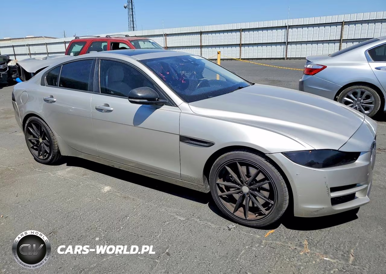 2017 Jaguar Xe Premium VIN:SAJAD4BV3HA954838 - 4