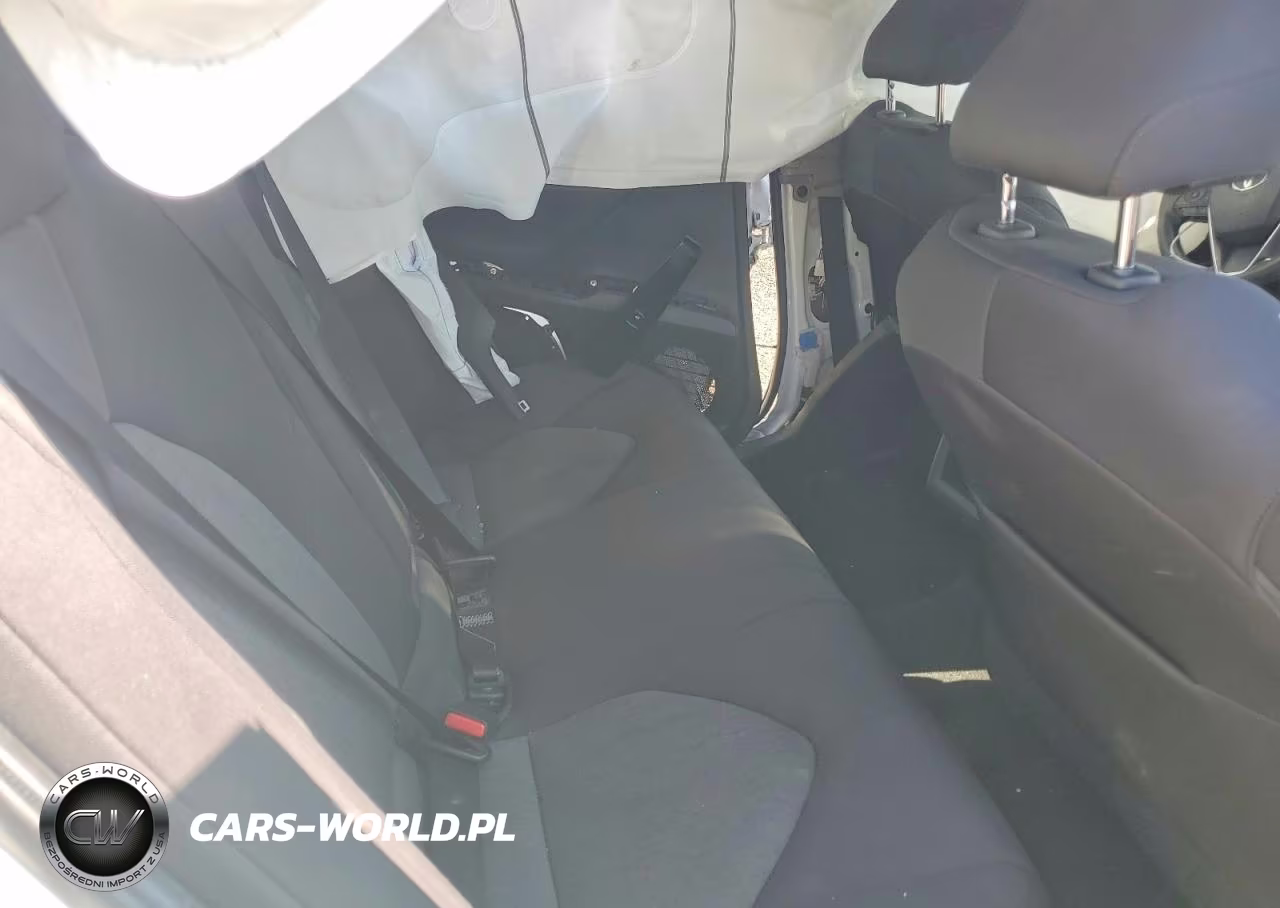 2018 Toyota Camry Le VIN:4T1B31HK3JU004626 - 10