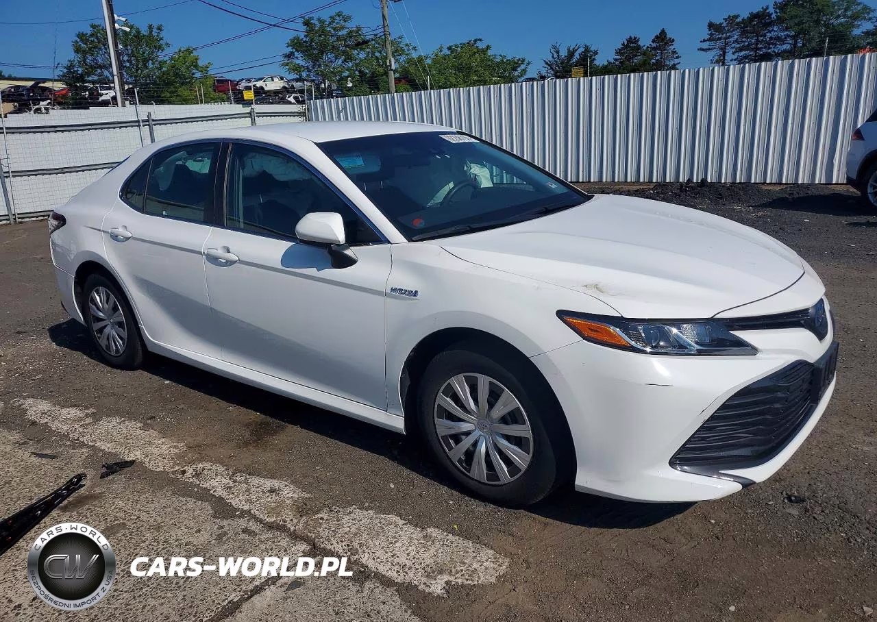 2018 Toyota Camry Le VIN:4T1B31HK3JU004626 - 4