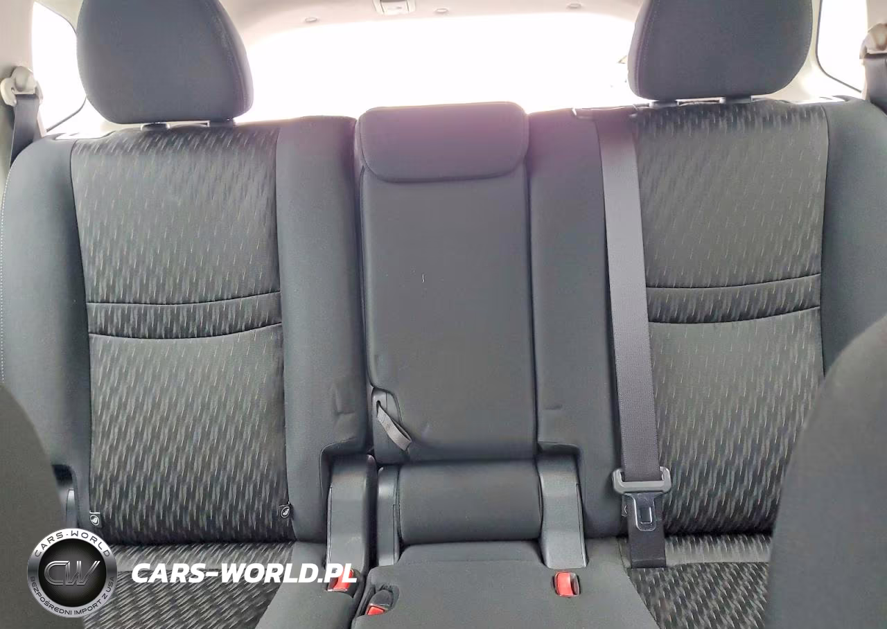 2018 Nissan Rogue S VIN:KNMAT2MV5JP576740 - 10