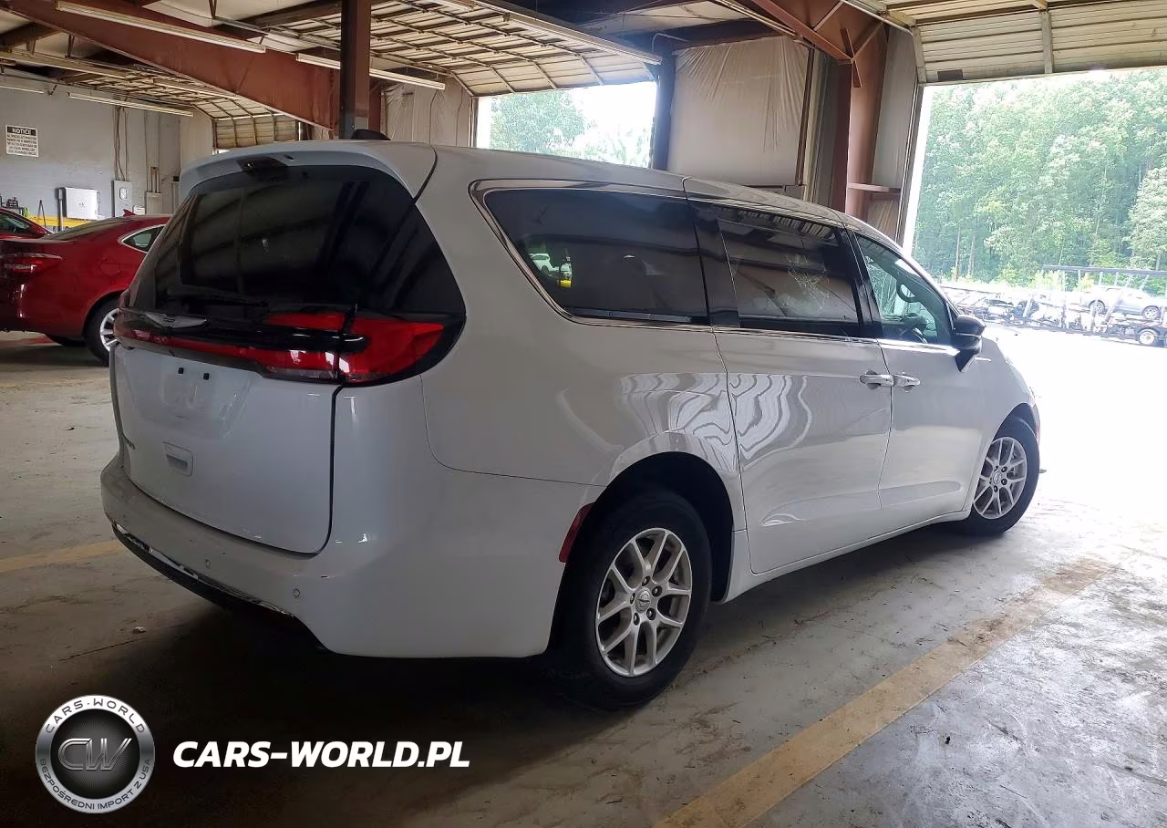 2024 Chrysler Pacifica Touring L VIN:2C4RC1BG7RR199145 - 3