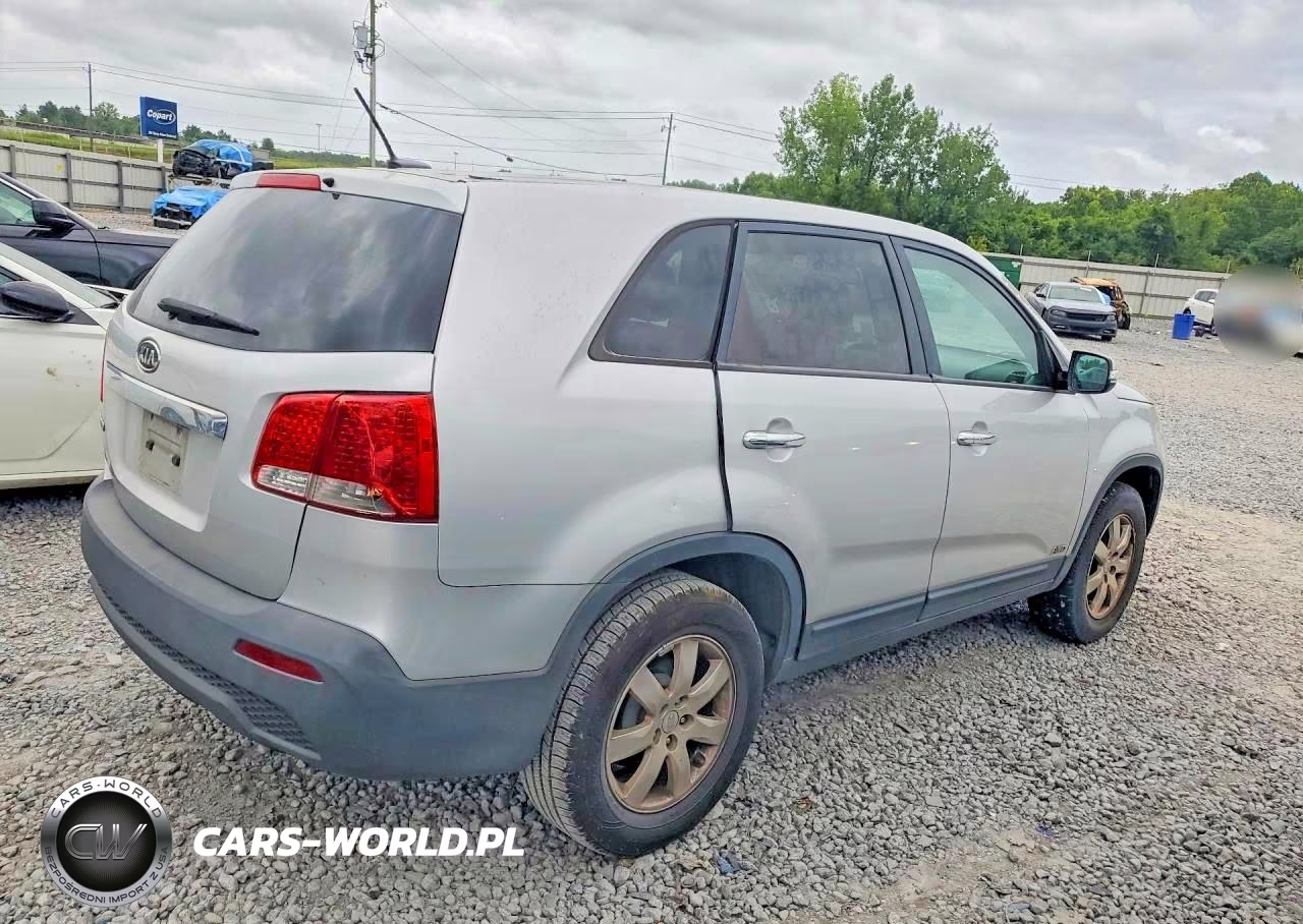 2011 Kia Sorento Lx VIN:5XYKTCA17BG015097 - 3