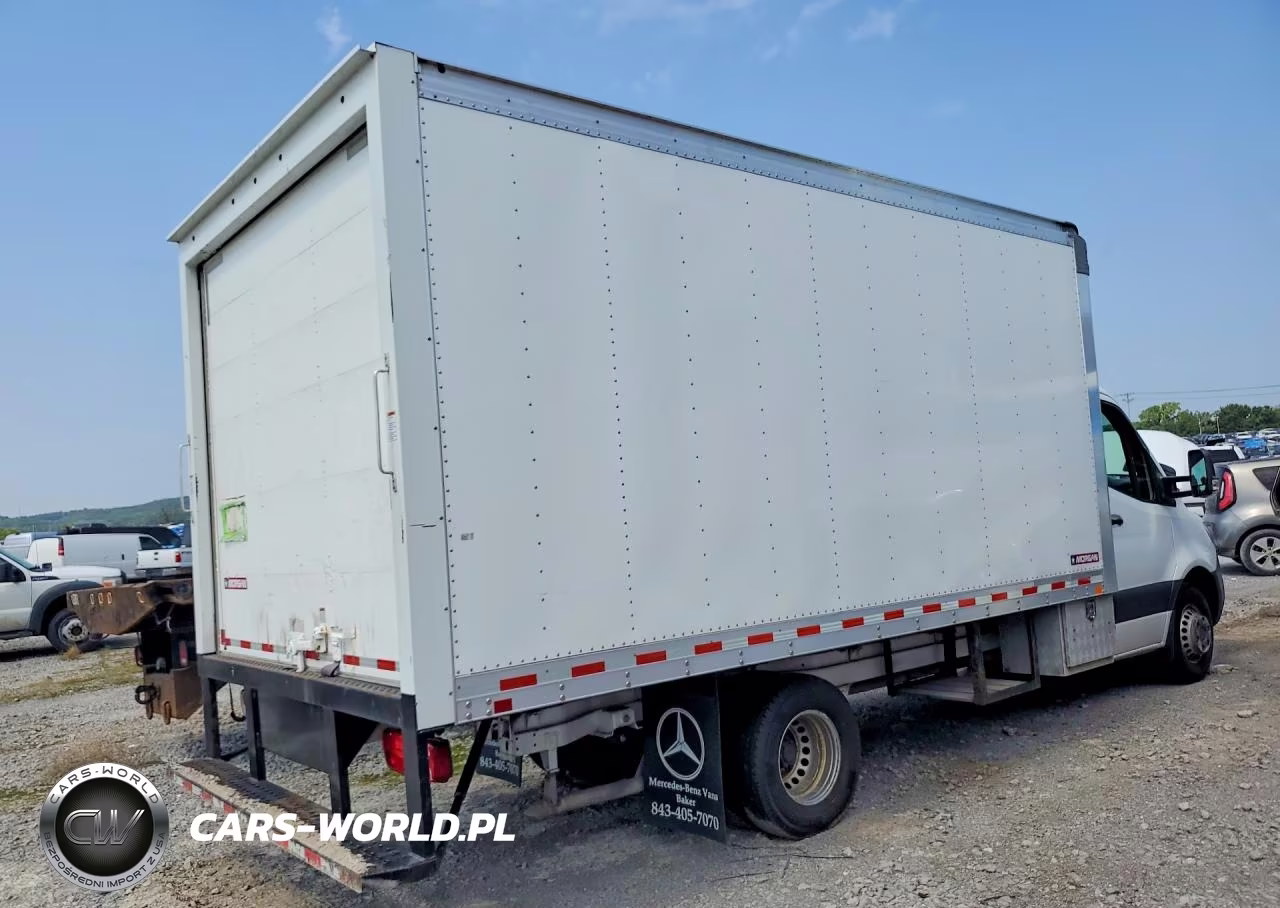 2021 Freightliner Sprinter Box Truck VIN:W2X8E33Y2MN174509 - 3