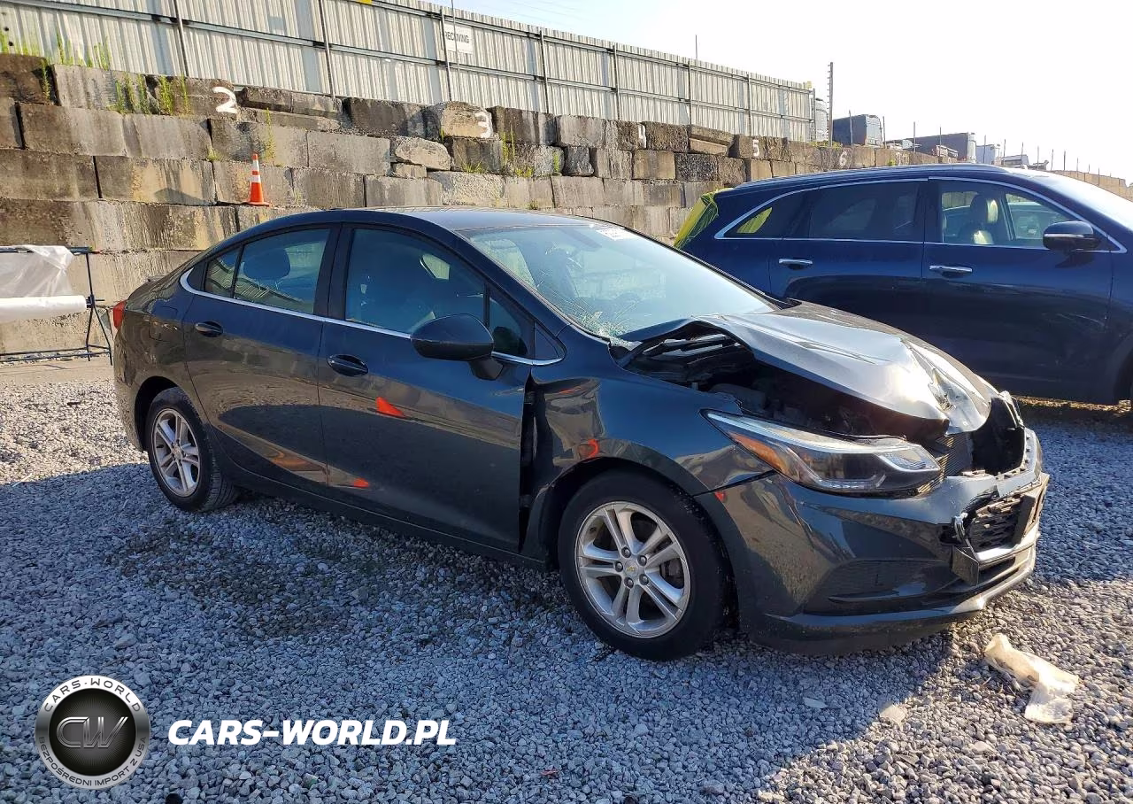 2018 Chevrolet Cruze Lt VIN:1G1BE5SM3J7228874 - 4