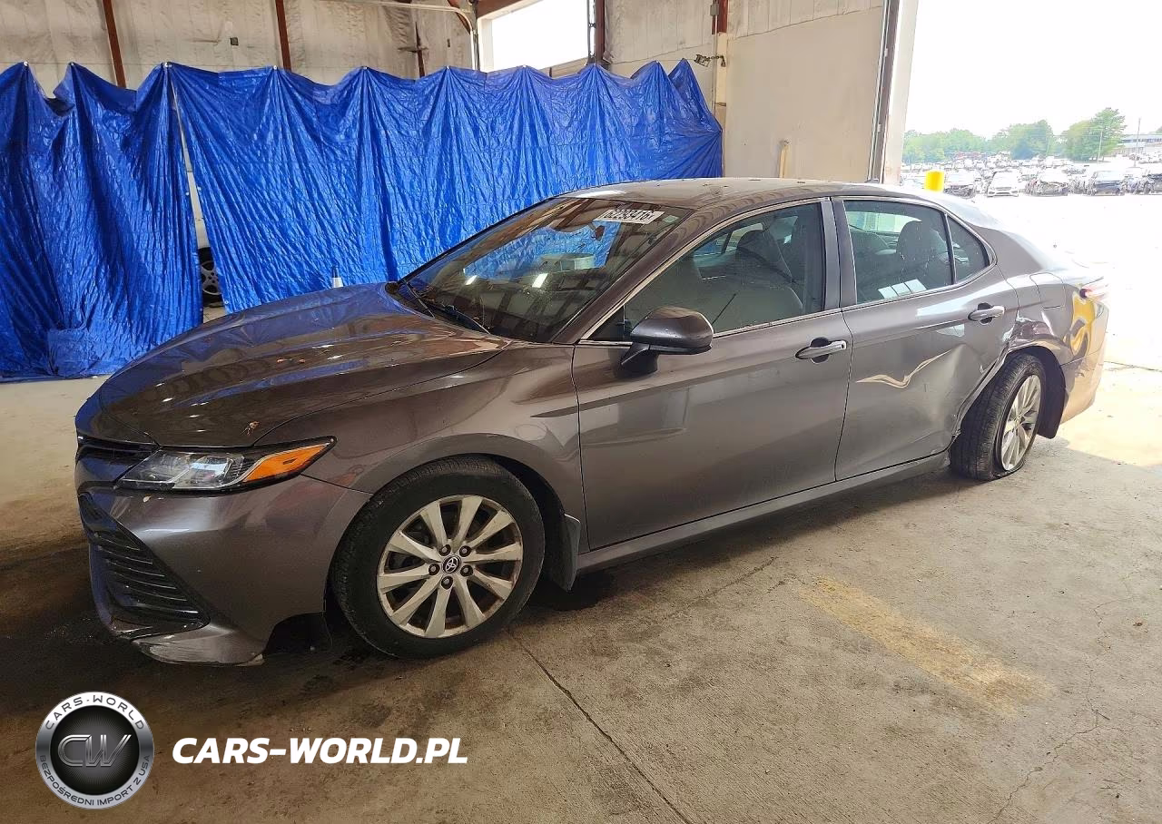 2020 Toyota Camry Le – zdjęcie 1 z 12