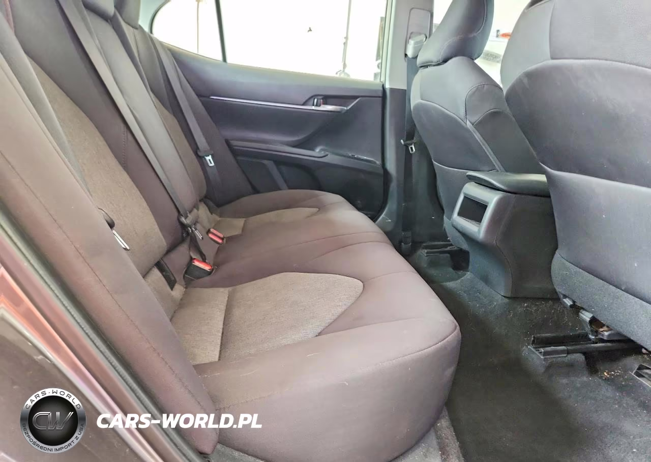 2020 Toyota Camry Le VIN:4T1C11AK6LU955961 - 10