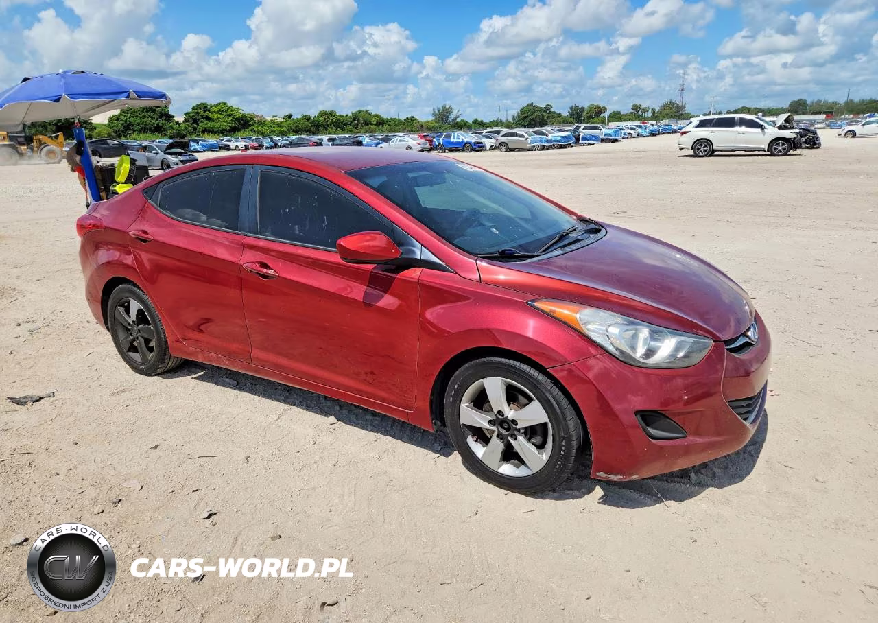 2013 Hyundai Elantra Gls VIN:5NPDH4AEXDH385930 - 4
