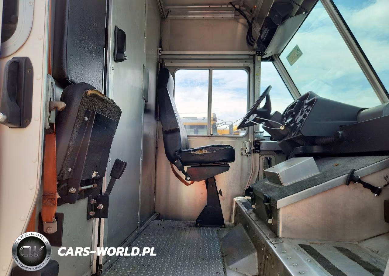 2011 Freightliner Chassis M Line Walk-In Van VIN:4UZAC1DVXBCBC2061 - 11
