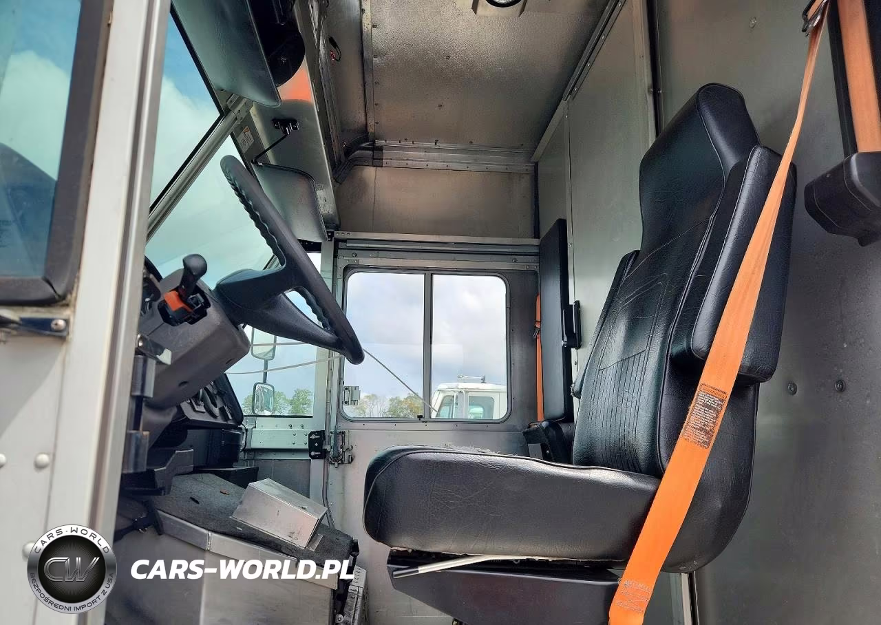2011 Freightliner Chassis M Line Walk-In Van VIN:4UZAC1DVXBCBC2061 - 7