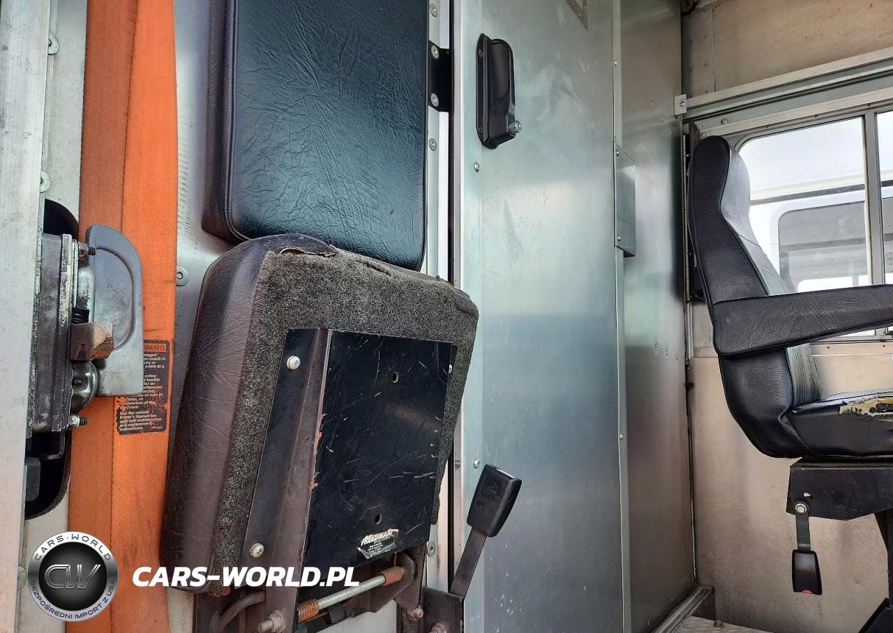 2011 Freightliner Chassis M Line Walk-In Van VIN:4UZAC1DV1BCBC2062 - 11