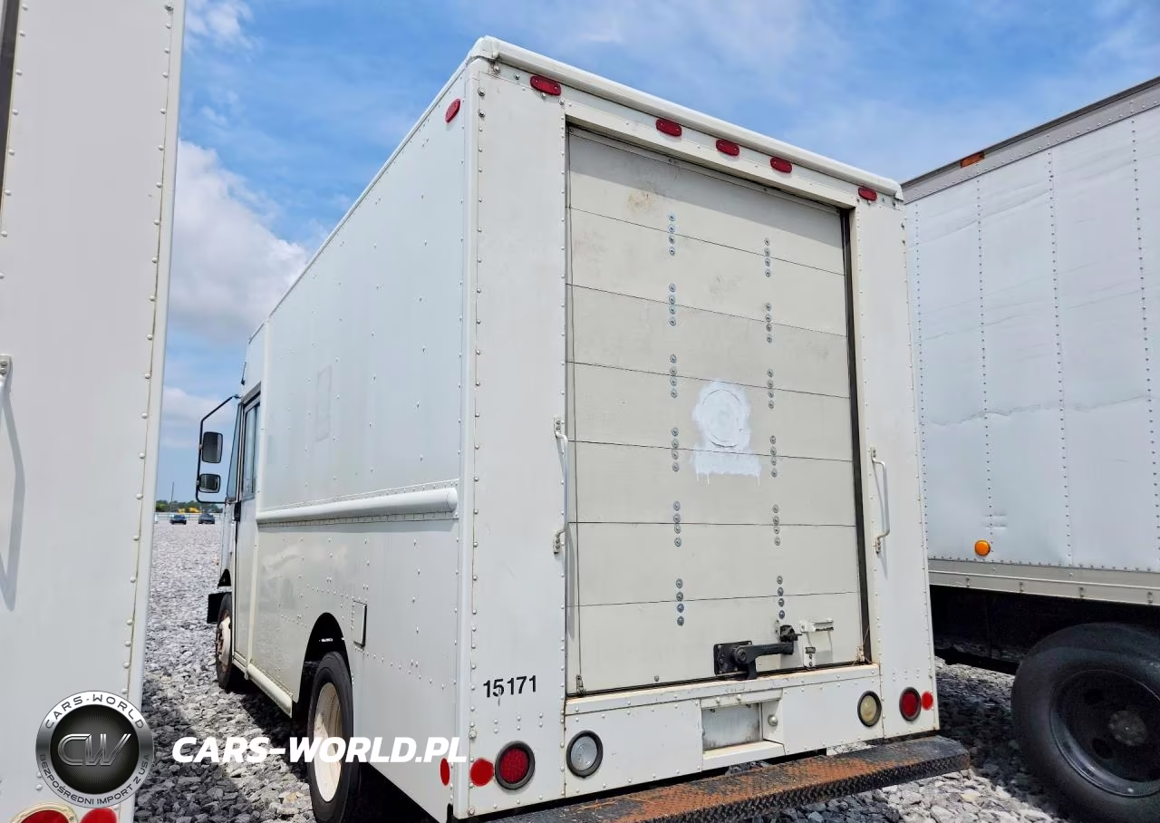 2011 Freightliner Chassis M Line Walk-In Van VIN:4UZAC1DV1BCBC2062 - 2