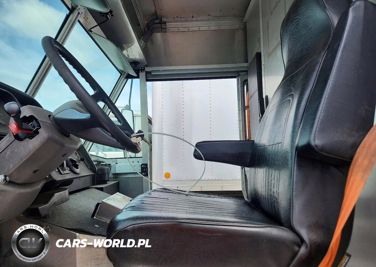 2011 Freightliner Chassis M Line Walk-In Van VIN:4UZAC1DV1BCBC2062 - 7