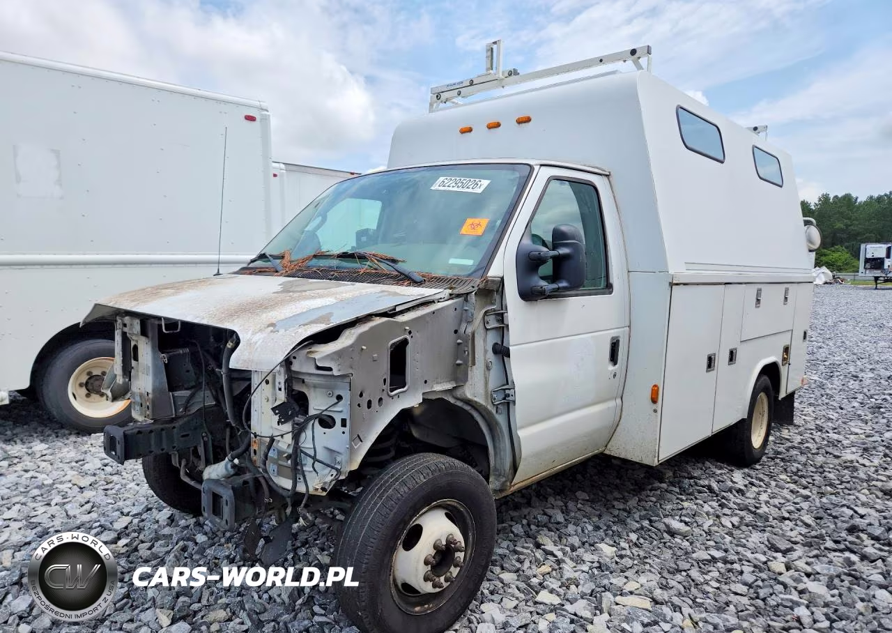 2012 Ford Econoline E350 Super Duty Cutaway Van